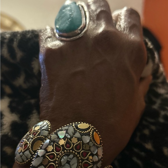 Brass cuff. Heavy quality. Mother pearl and coral inlaid.  Nice. Hand made - Picture 4 of 8